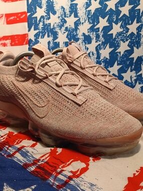 Nike Air VaporMax Flyknit Sneakers - Dusty Pink Size 10 D19975-700